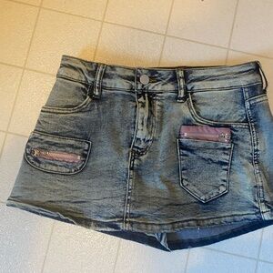 Denim Super cute mini skirt!